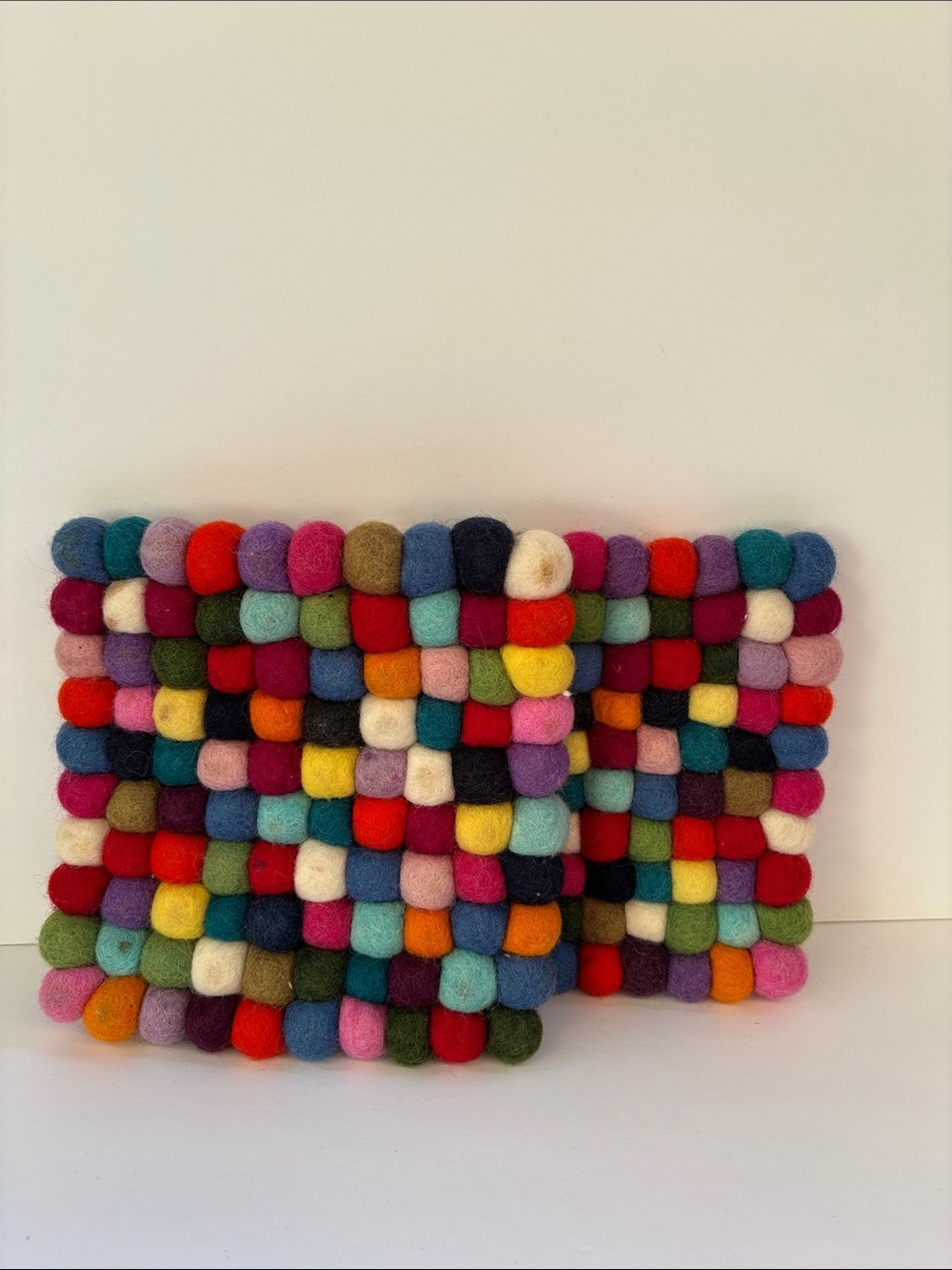 🌈 Handmade Felt Ball Trivets Set of 2 Colorful Wool Hot Pads Boho Kitchen Decor - Picture 4 of 17